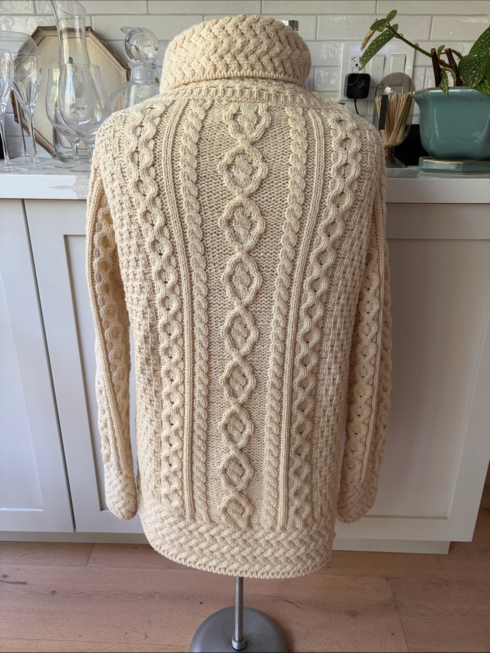 Carriag Donn 100% merino wool Cable-Knit Turtleneck Sweater made in Ireland ๐ฎ๐ช - Picture 8 of 10
